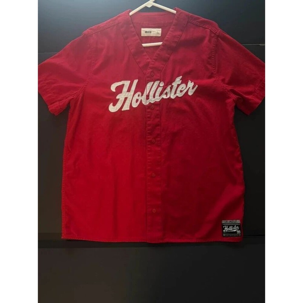 Hollister Men’s Red Button‑Up Jersey Shirt – Size L – Vintage Script Logo